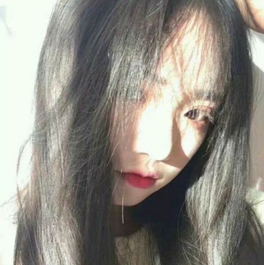 伤感女生头像:你说我百毒不侵,其实我微笑下早已万箭穿心!