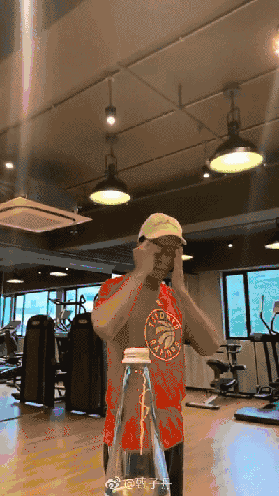 "瓶盖挑战"风靡全网!阿拉上海特警蜀黍的这脚回旋踢太硬核