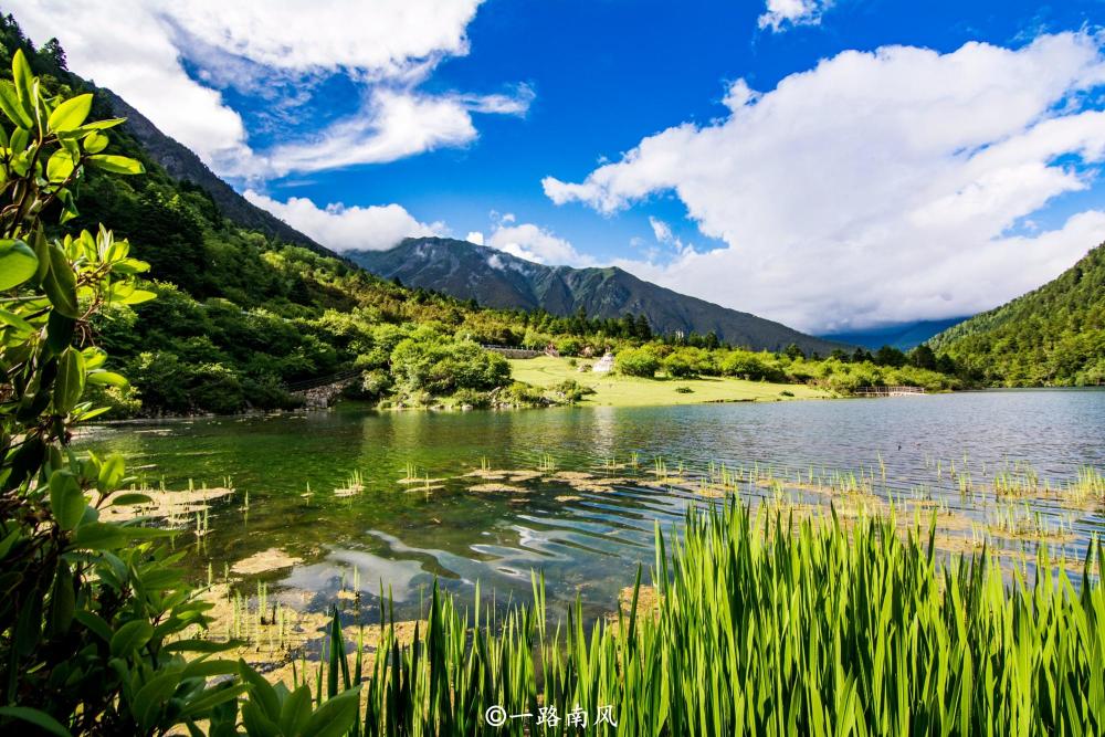 四川康定有个七色海 景色不输九寨沟