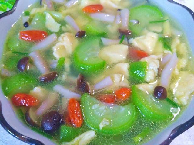丝瓜蛋汤多加这食材，汤鲜味美，清香可口，营养美白又补水