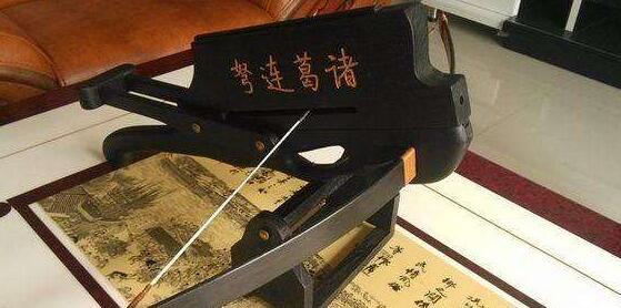 比连弩更强的是车弩,车弩靠车轮前行转动的力来夹张弩,射程足足可以