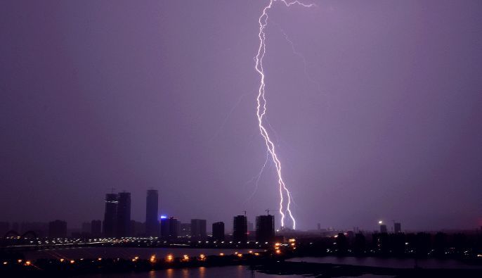 天气多变雷雨要来搞事