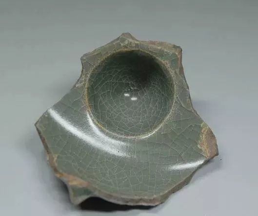 龙泉青瓷龙泉各窑口标本赏读经典的鬲式炉