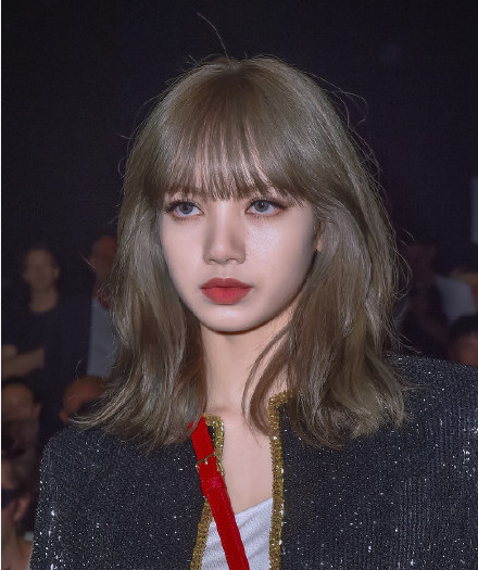 各国一个厌世脸 泰国lisa 日本小松菜奈 而中国有她足矣