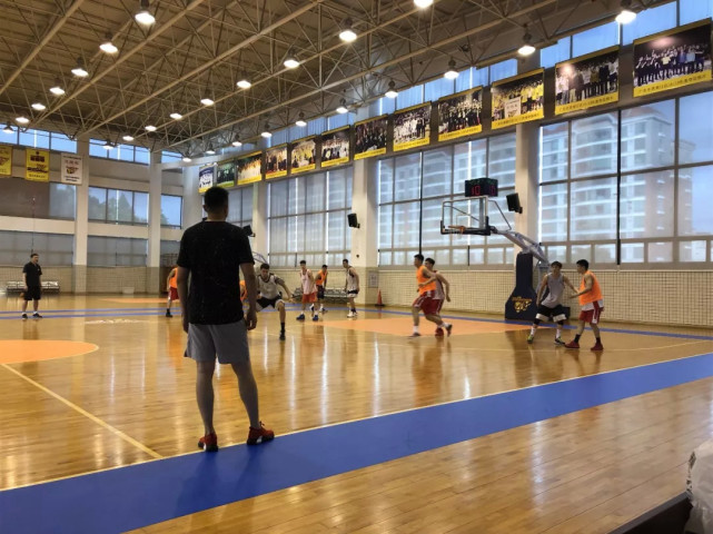 广东青年队队员同一线队队员合练 积极备战新