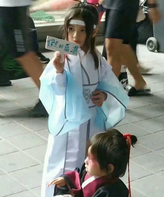 5岁萌娃cos忘羡cp,魏无羡眼妆神还原,蓝忘机可爱到犯规