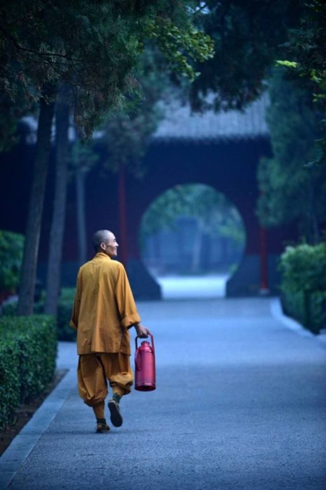 人都有自己的思維模式,道德觀,價值觀,人生觀和評判標準,出發點不同