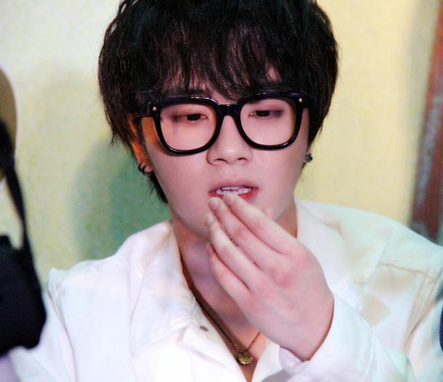 被宋丹丹叫"大爷",华晨宇对她下意识的叫法太圈粉:难怪会红