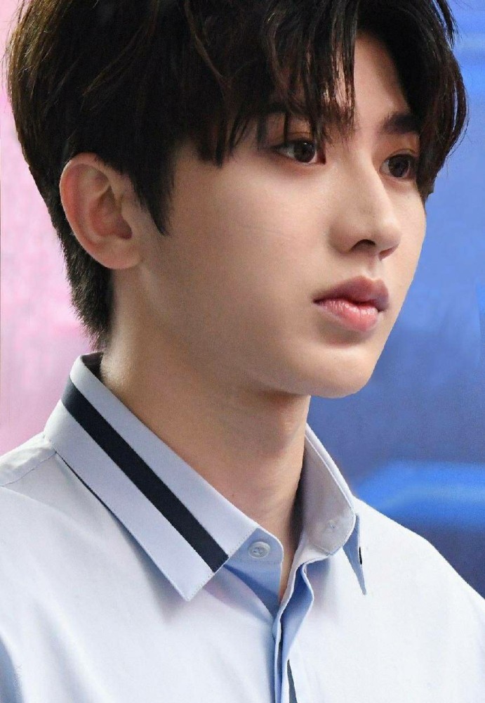 全网最火蔡徐坤,他留过这几种发型,长相7分以上的男生赶紧盘走