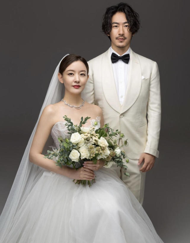 《琅琊榜》“宫羽”周奇奇婚纱照曝光，将于明日与江奇霖举行婚礼