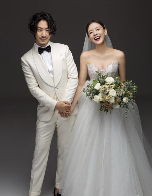 《琅琊榜》“宫羽”周奇奇婚纱照曝光，将于明日与江奇霖举行婚礼