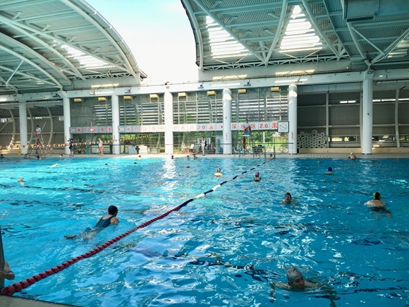 沪800家游泳场所向市民开放 明年"刷脸"系统将全覆盖