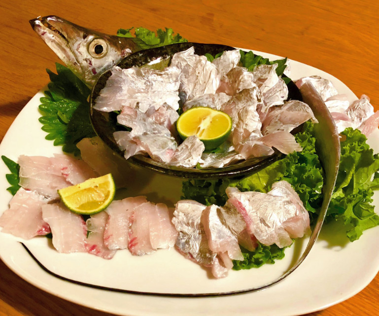 吃货吃了条太刀鱼 发现鱼 骨骼惊奇 结果打造出 骨鹤