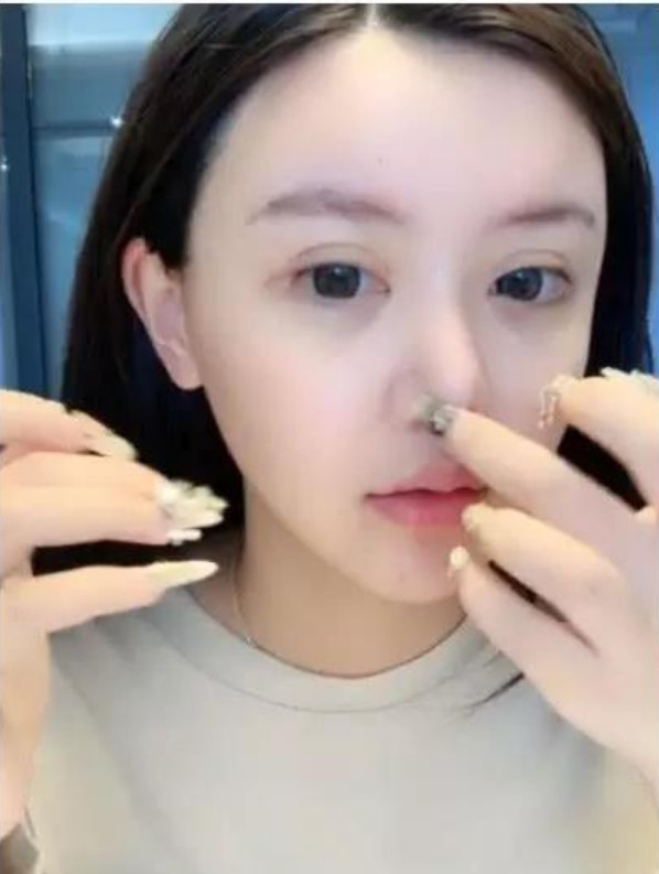 变形记韩安冉自曝将再次整容,称:以前不懂审美,现在懂其精髓