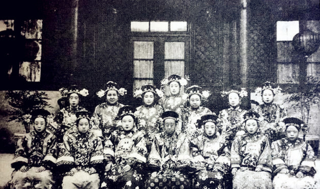 老照片:慈禧家族照曝光,少女时期的她太惊艳,图二是其侄女!