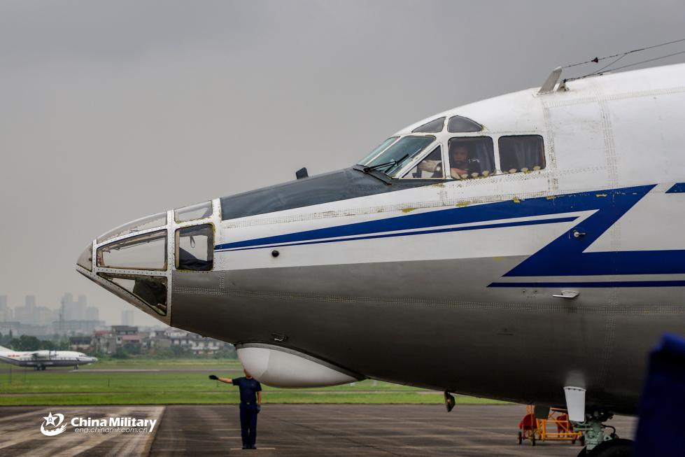 运8驾驶舱是这样的视野太好了