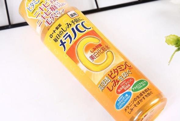 爽肤水到底有没有用 怎么选择适合的 推荐几款高保湿的化妆水