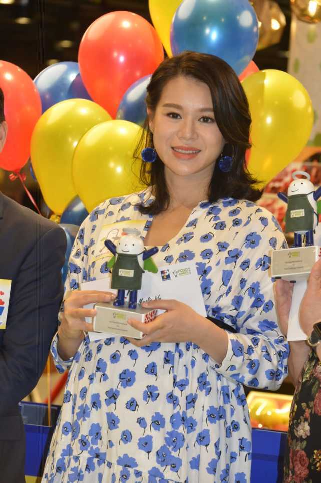 胡杏儿两年抱俩宣布二胎产子李奕霖欢迎你来到这个世界