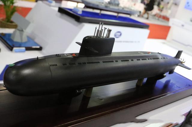 国产最新039b潜艇:水下排水量3600吨,极限潜深300米