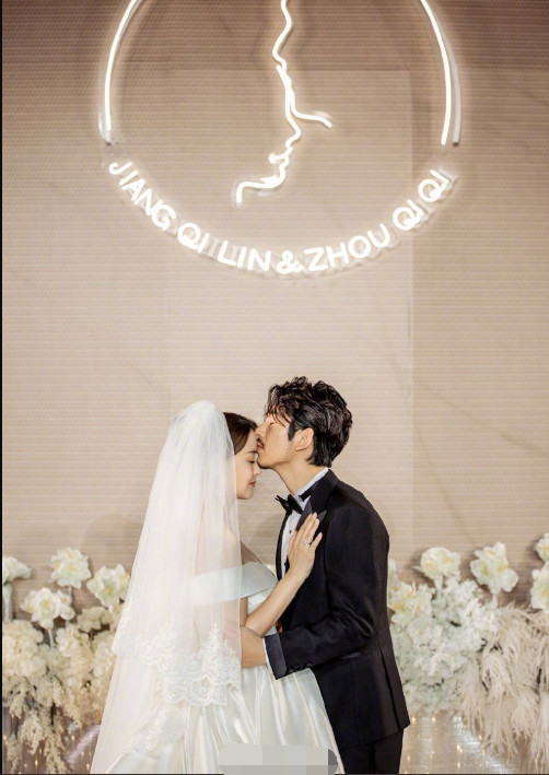 《琅琊榜》女星周奇奇大婚当场宣布已怀孕 盛一伦到场当伴郎