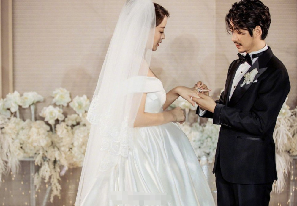 《琅琊榜》女星周奇奇大婚当场宣布已怀孕 盛一伦到场当伴郎