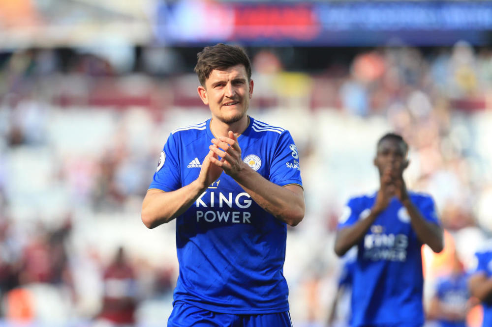 马奎尔祝贺莱斯特城夺得足总杯冠军维猜会微笑