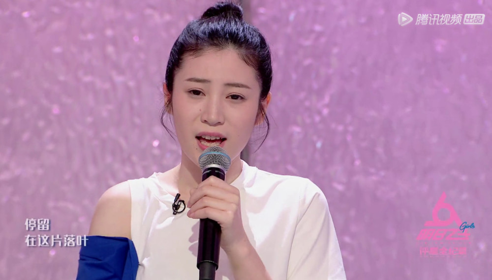 在接下来的声乐小考环节,表现比上次进步了很多,跟徐若侨,徐嘉琳,李兰