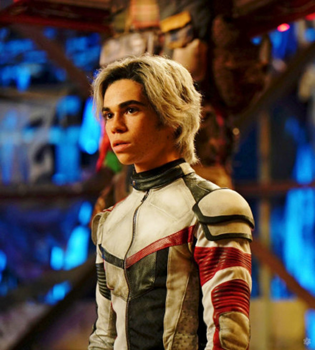 迪士尼影星卡梅隆·伯艾斯因癫痫去世,年仅20岁