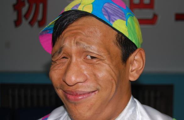 丑男宋小宝暂别综艺圈练书法,听说一幅字要卖8万