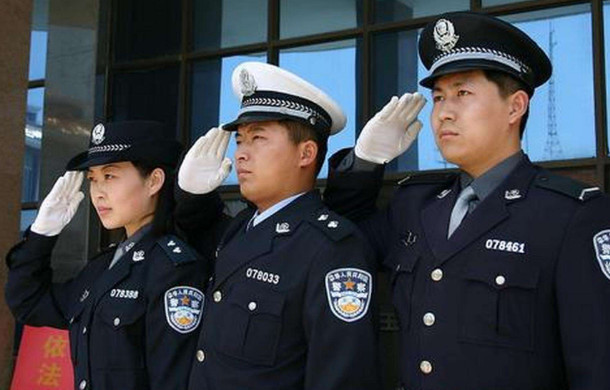 我们既然享有法律的保护,那我们就应该遵守法律,任何胆敢去挑战法律的