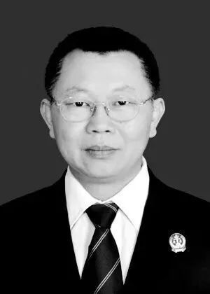 他工作到生命的最后一刻 贵阳市花溪区人民法院法官谢东林因公殉职