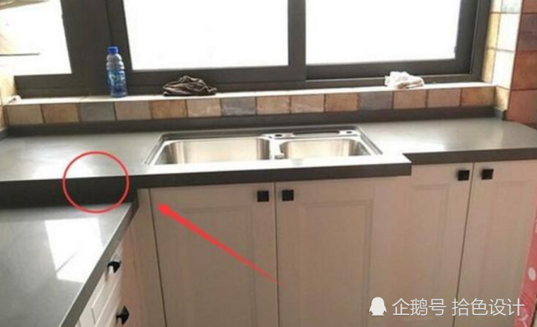 看了邻居家厨房 才知道橱柜台面用灰色的 也非常出效果