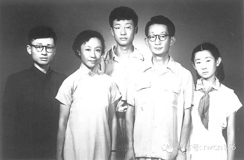 左起:宗光,韫颖,宗弇,润麒,曼若)1961年润麒被通知到北京编译社,当了