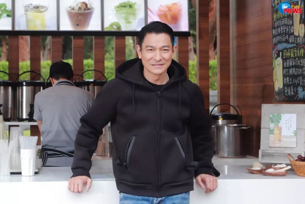 60岁的刘德华红过40年始于颜值陷于才华忠于人品