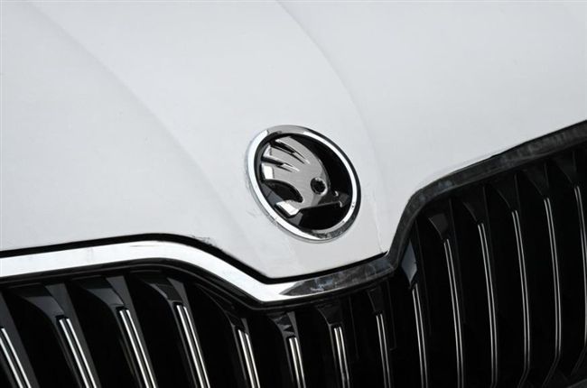 全新斯柯达速派实车到店,增加英文车标,330舒适版配置曝光!_腾讯新闻