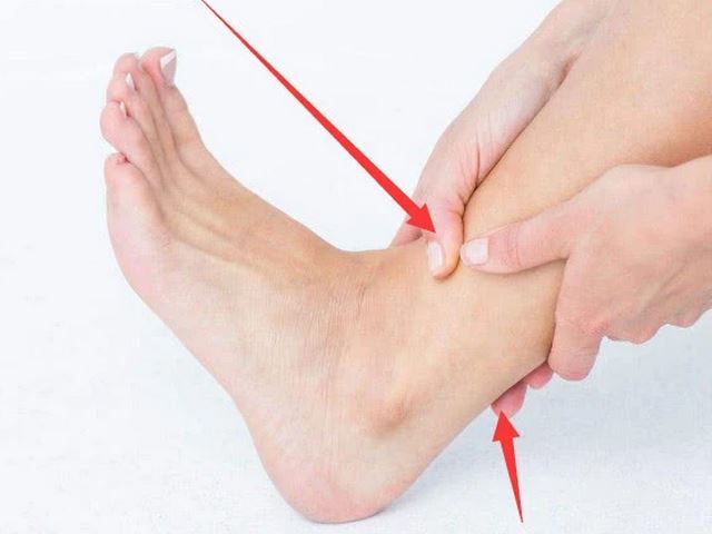 生活中,如果脚上出现这"玩意",可能是"糖尿病"靠近,别不放在心上