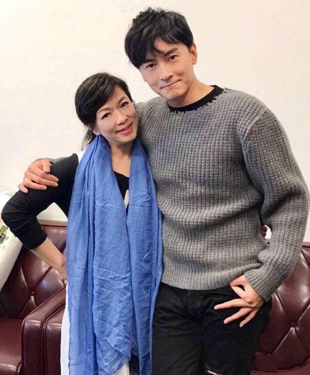 《恶作剧之吻》这部剧捧红了林依晨和郑元畅,其实赵咏华也有参演这部