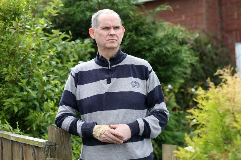 约翰·海因兹(john hinds)等待法院的一个判决已经等了15个月.