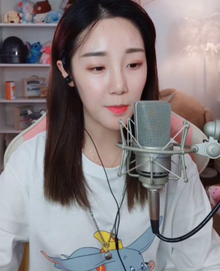 斗鱼女主播私下与多位神豪交往,被爆出后却称:都是为了工作!