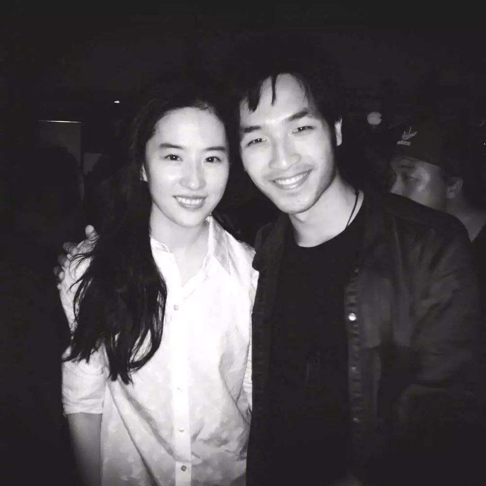 除了刘亦菲饰演花木兰外,安佑森饰演花木兰恋人.