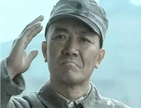 《亮剑》358团参谋长方立功给李云龙敬礼,现实需要打敬礼吗?