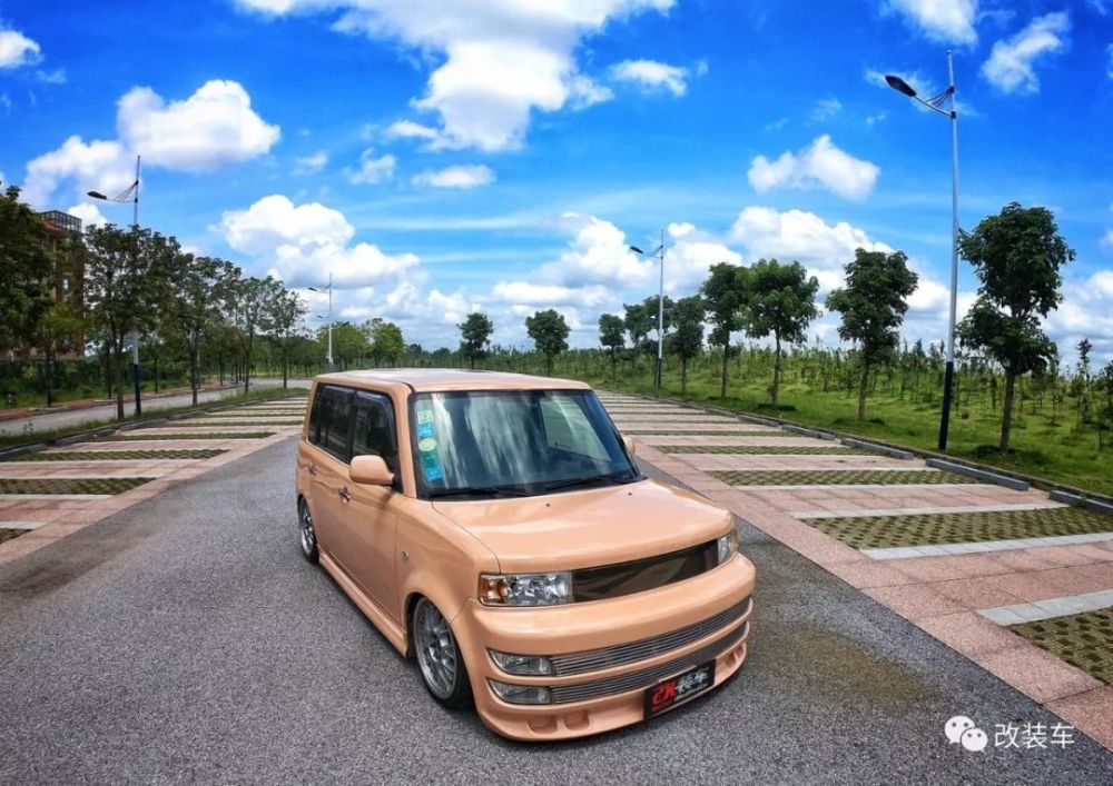 小姐姐将酷熊改成丰田bb的模样完美诠释了改装并非男性专利