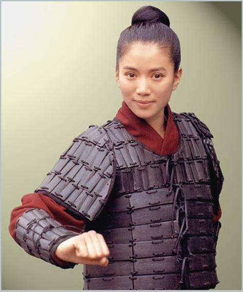 论这么多版本中,最受人喜欢的花木兰形象的莫过于袁咏仪版本了.