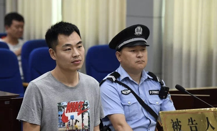 图为6月12日栾川法院庭审现场"20年后学生打老师"案打人者妻子受访:1"