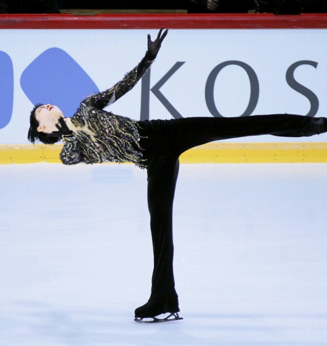 羽生结弦燕式旋转爱的魔力转圈圈穿紧身裤少年这腿绝了