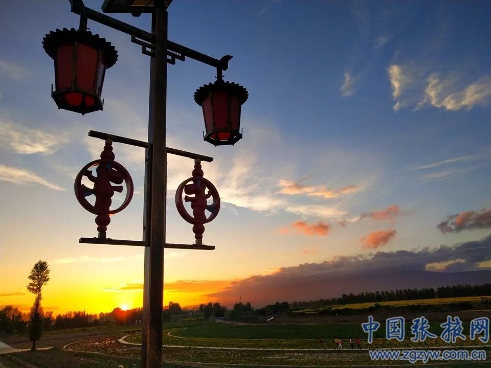 雨后初晴 彩虹山丹花海景色怡人