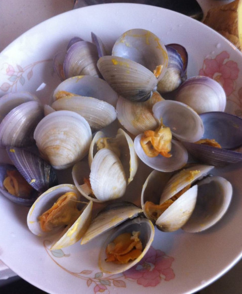 文蛤炖蛋很普通的一道菜,可是要炖好也有讲究,掌握几步就能做好