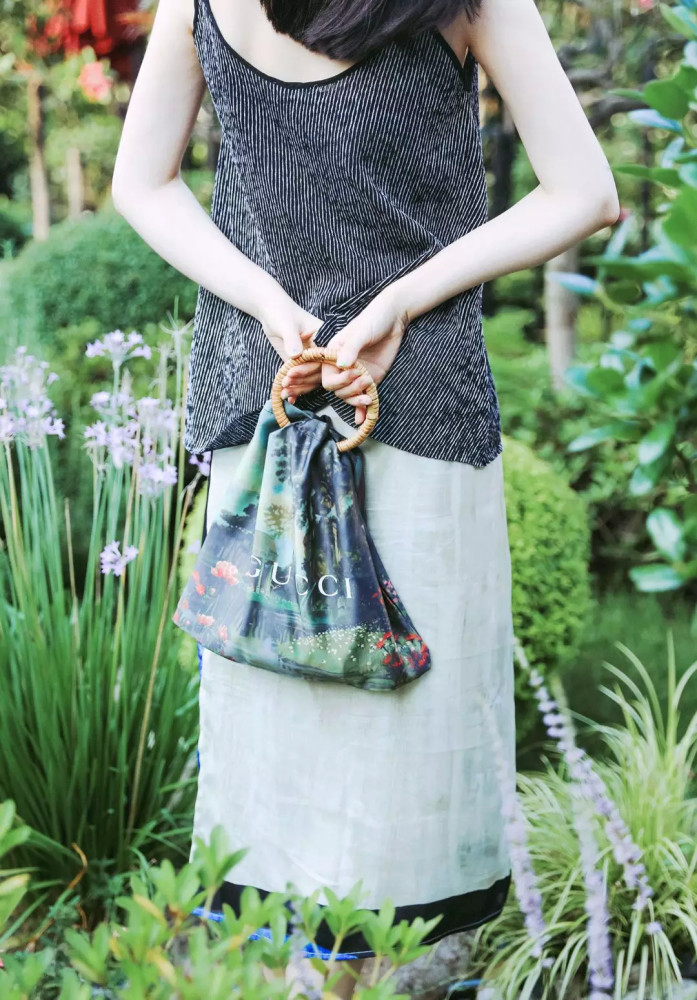 手把手教学 闲置的购物纸袋和防尘袋也能变成时髦包包