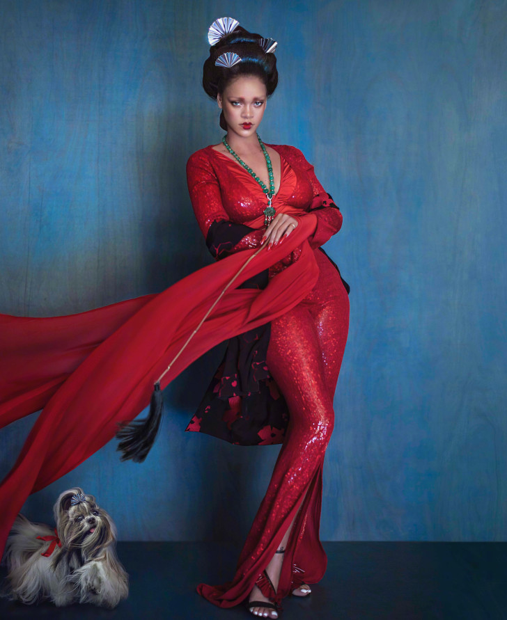 蕾哈娜中国风写真让人惊艳,最后"卧姿"亮了,在唐朝是贵妃吧?