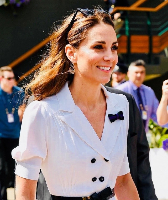 时尚女性凯特王妃,基础款长裙穿出优雅气质感,带你了解王妃穿搭